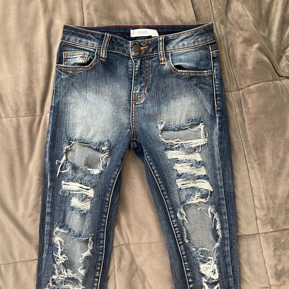 RIPPED DENIM JEANS